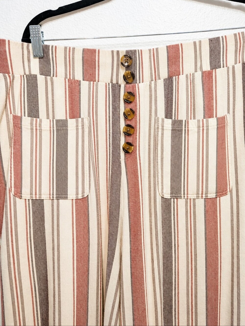 Torrid Striped Elastic Waist Relaxed Fit Capri Pants Faux Button Pocket Front 2X - Picture 6 of 6
